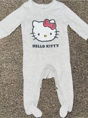 Hello Kitty Baby Gray One-Piece Footed Pijama Onesie with Red Sequin Bow newborn
